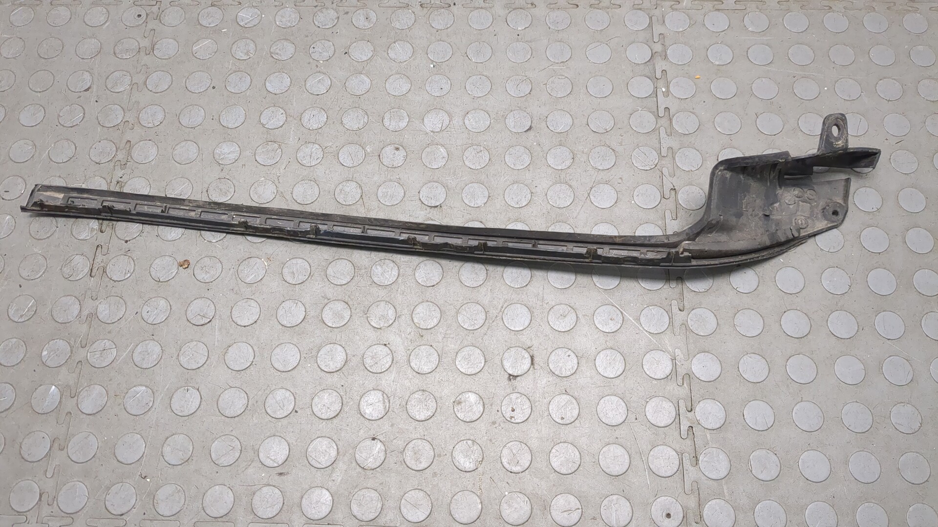 Молдинг лобового стекла