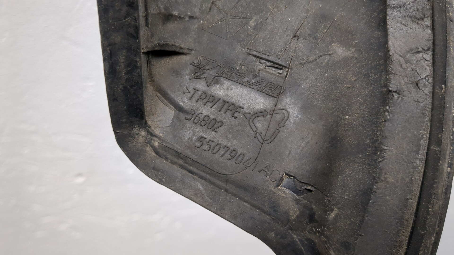 Молдинг лобового стекла