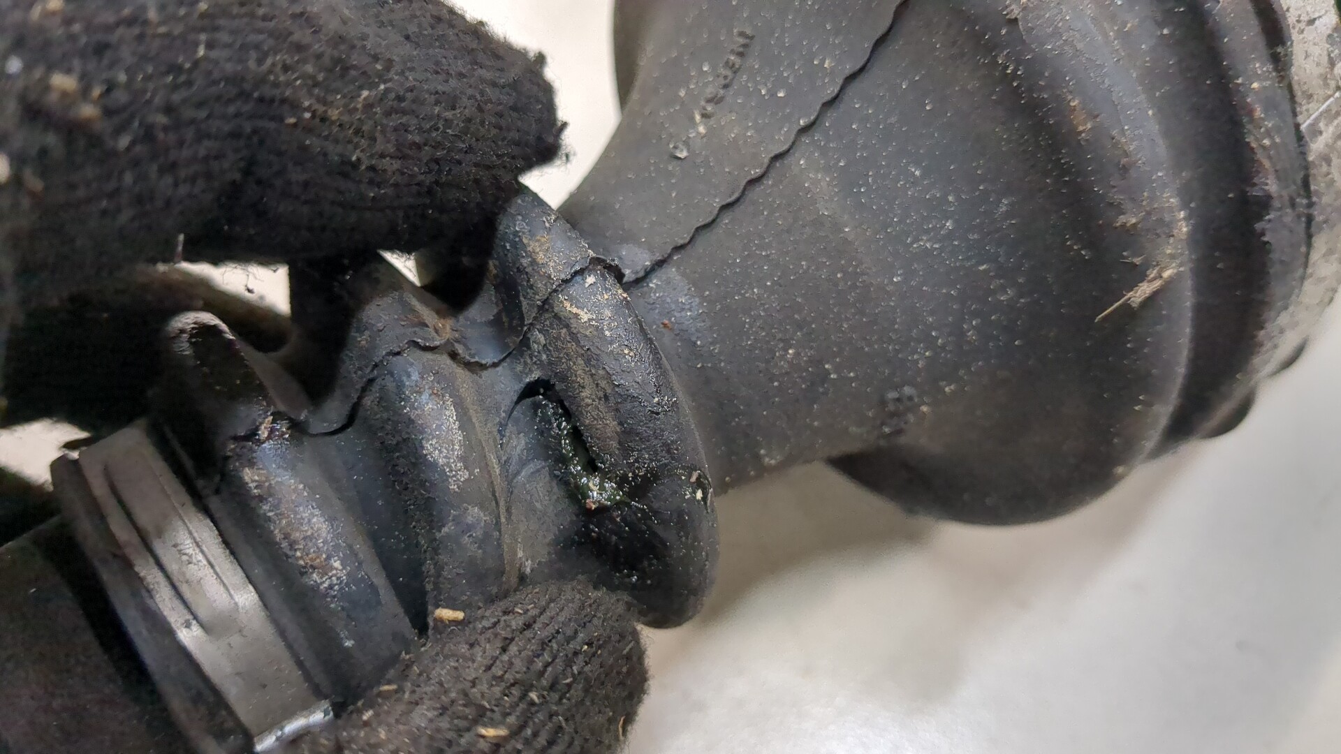 Полуось передняя левая