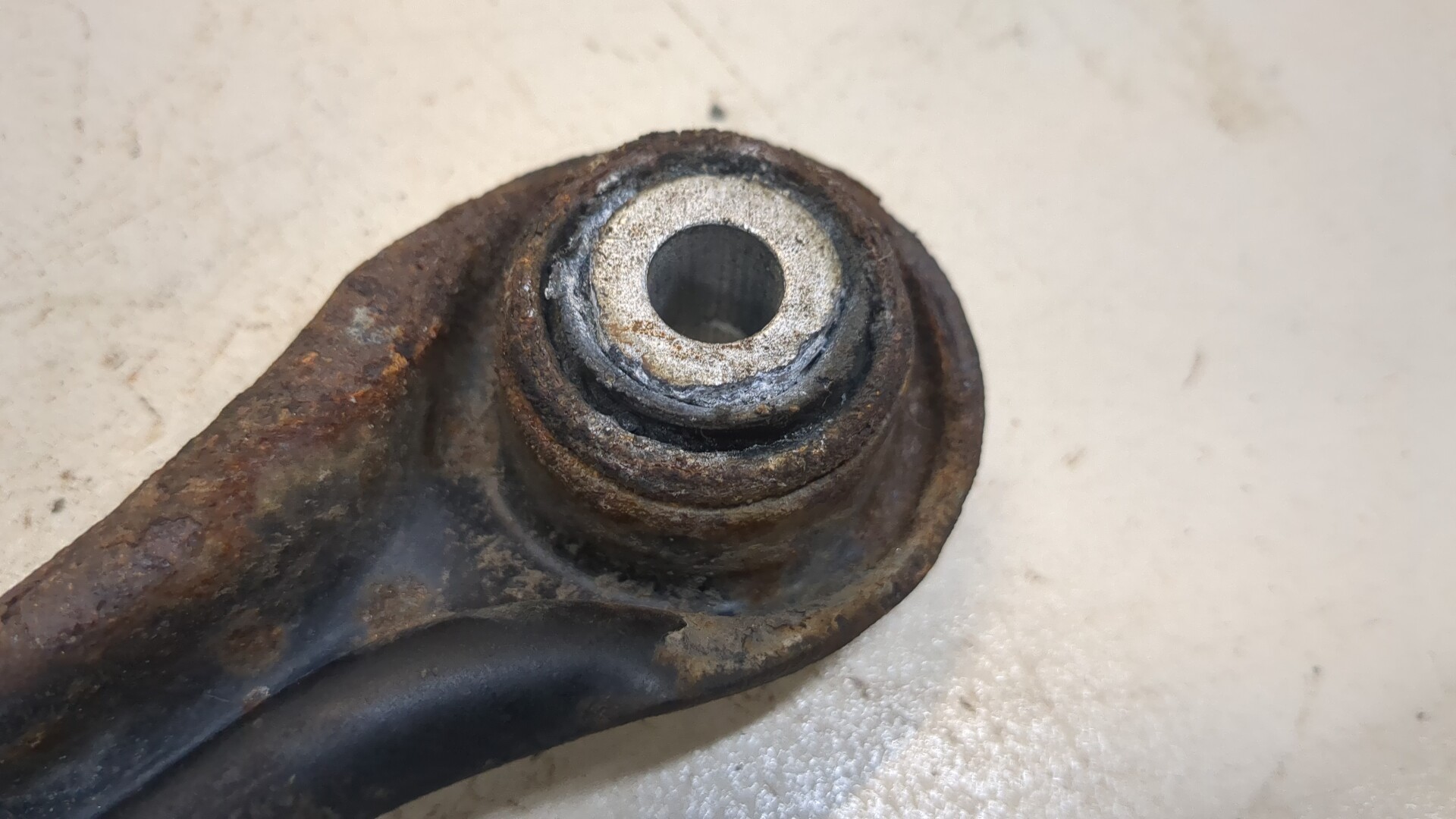 Рычаг задний