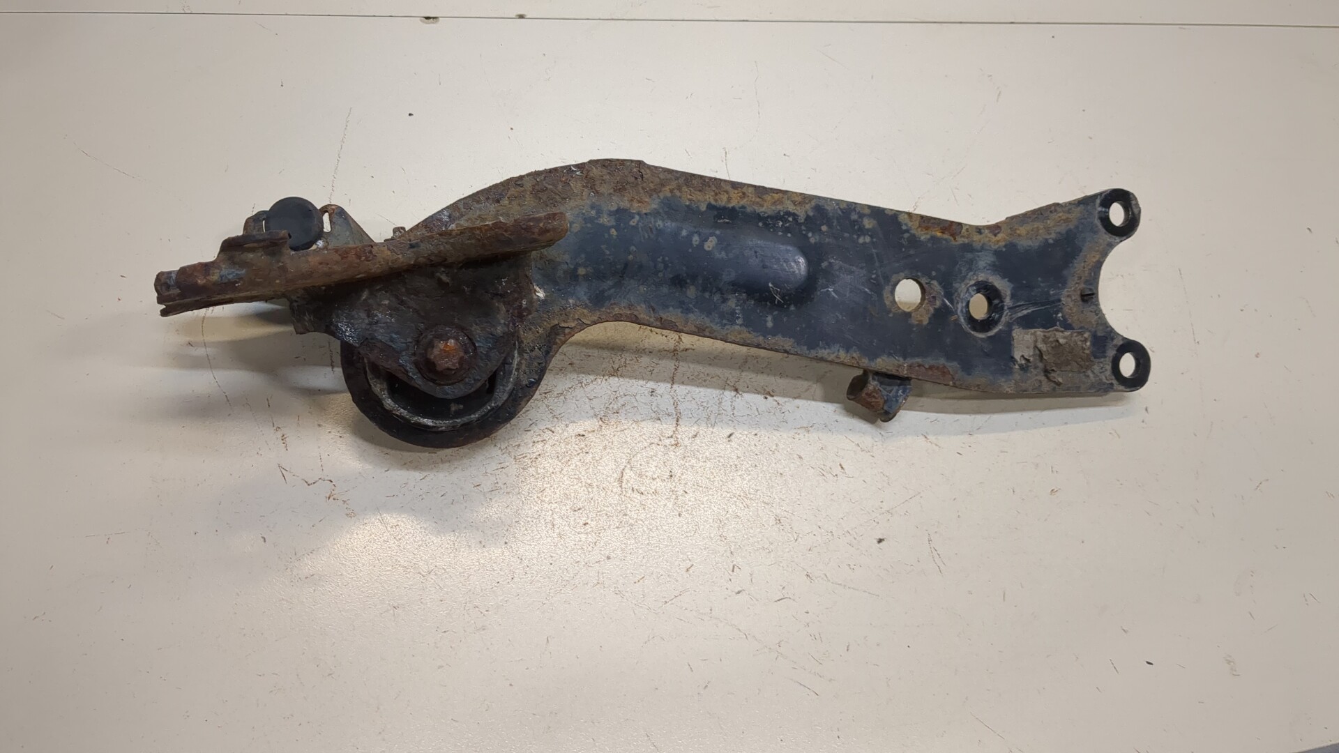 Рычаг задний правый