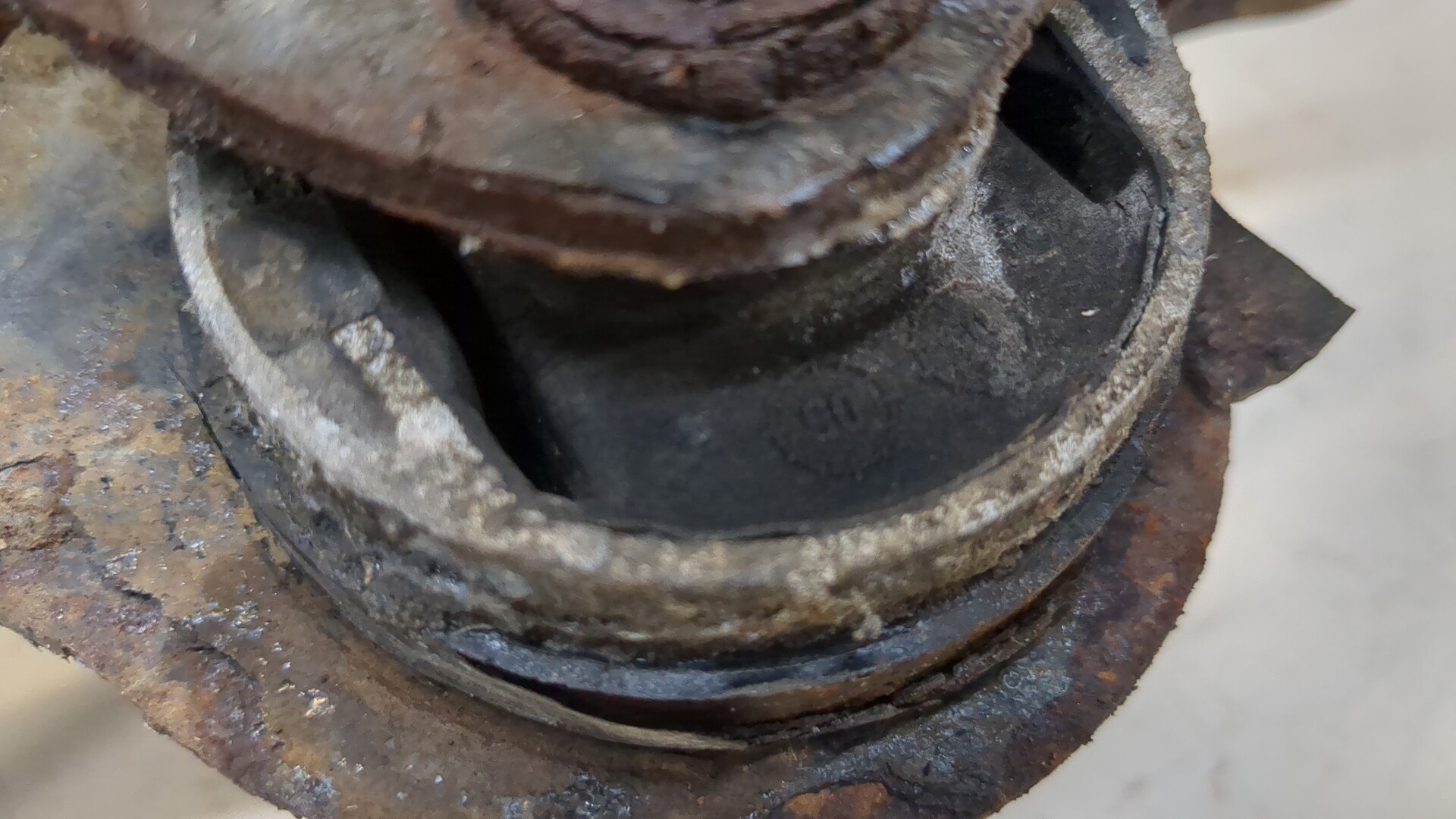 Рычаг задний левый