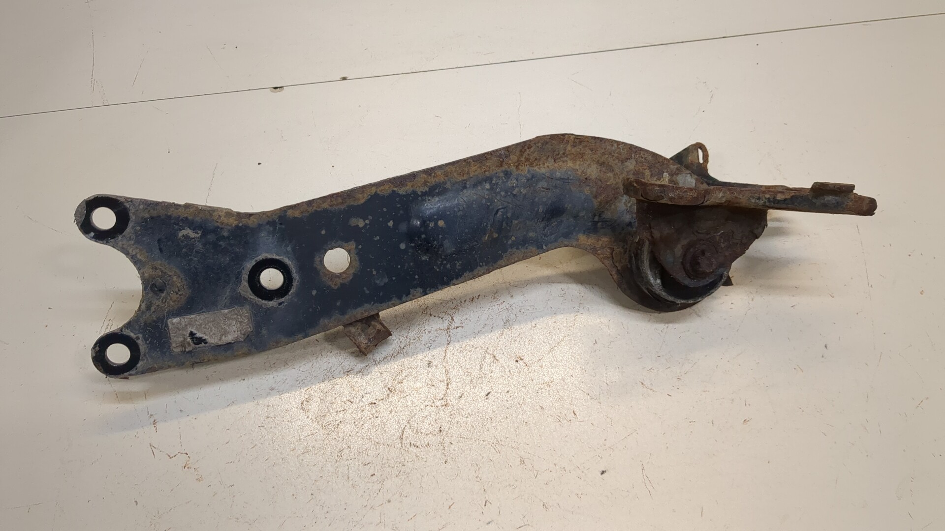 Рычаг задний левый