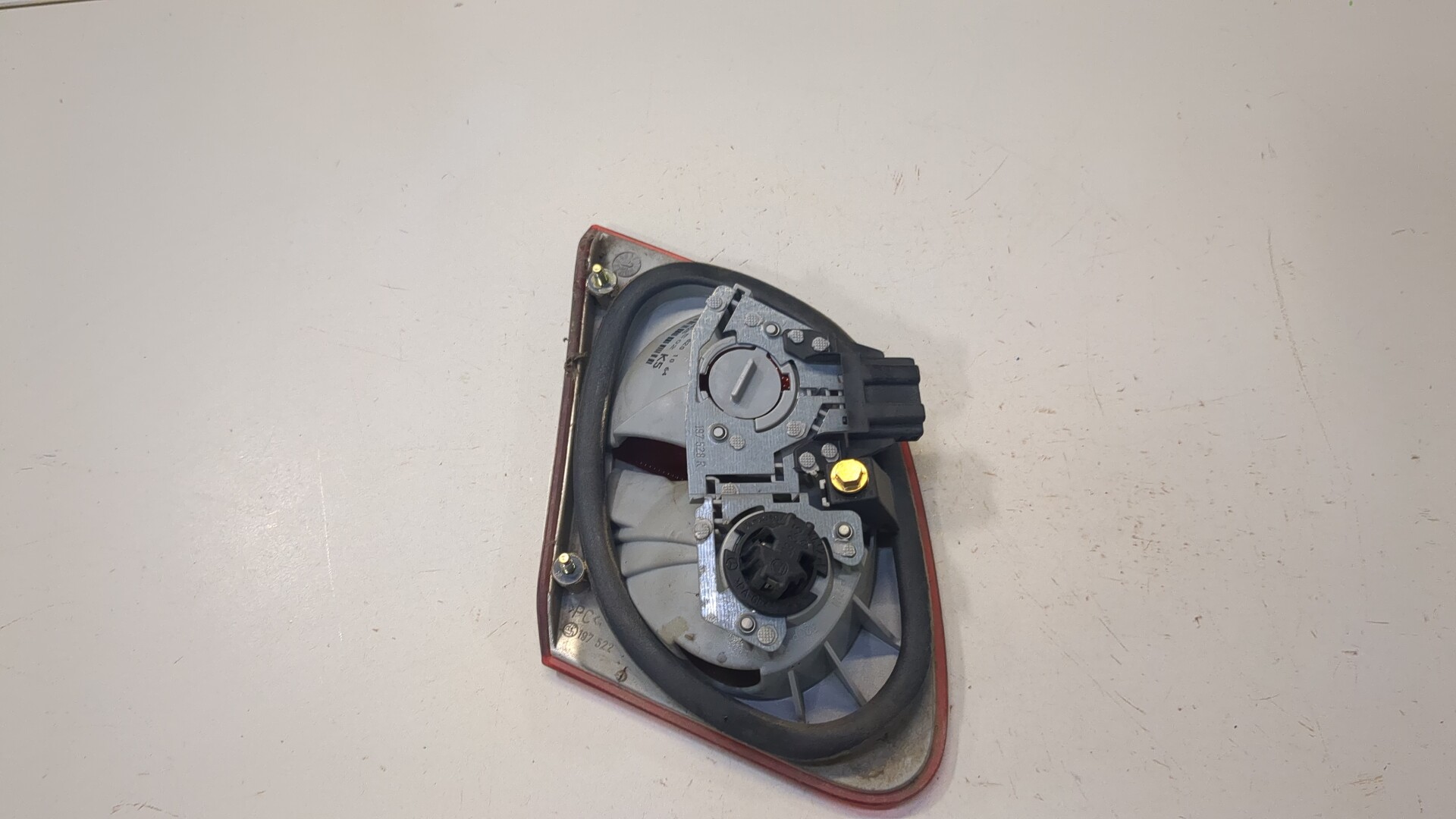 Фонарь задний внутренний правый