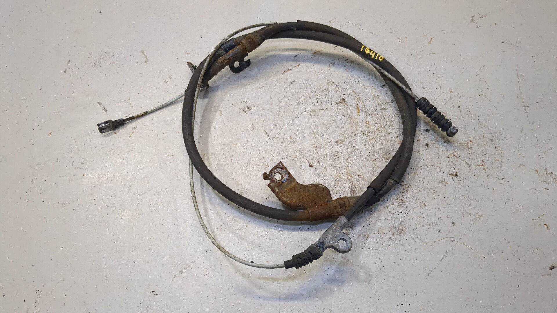 Трос стояночного тормоза