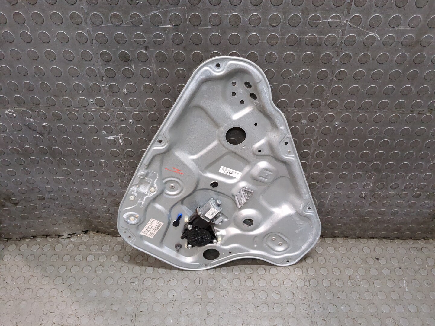 Стеклоподъемник электр. задний правый