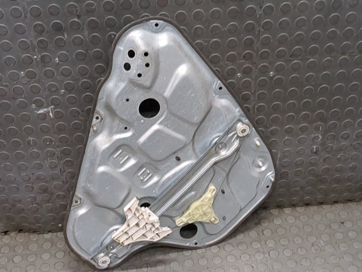 Стеклоподъемник электр. задний правый