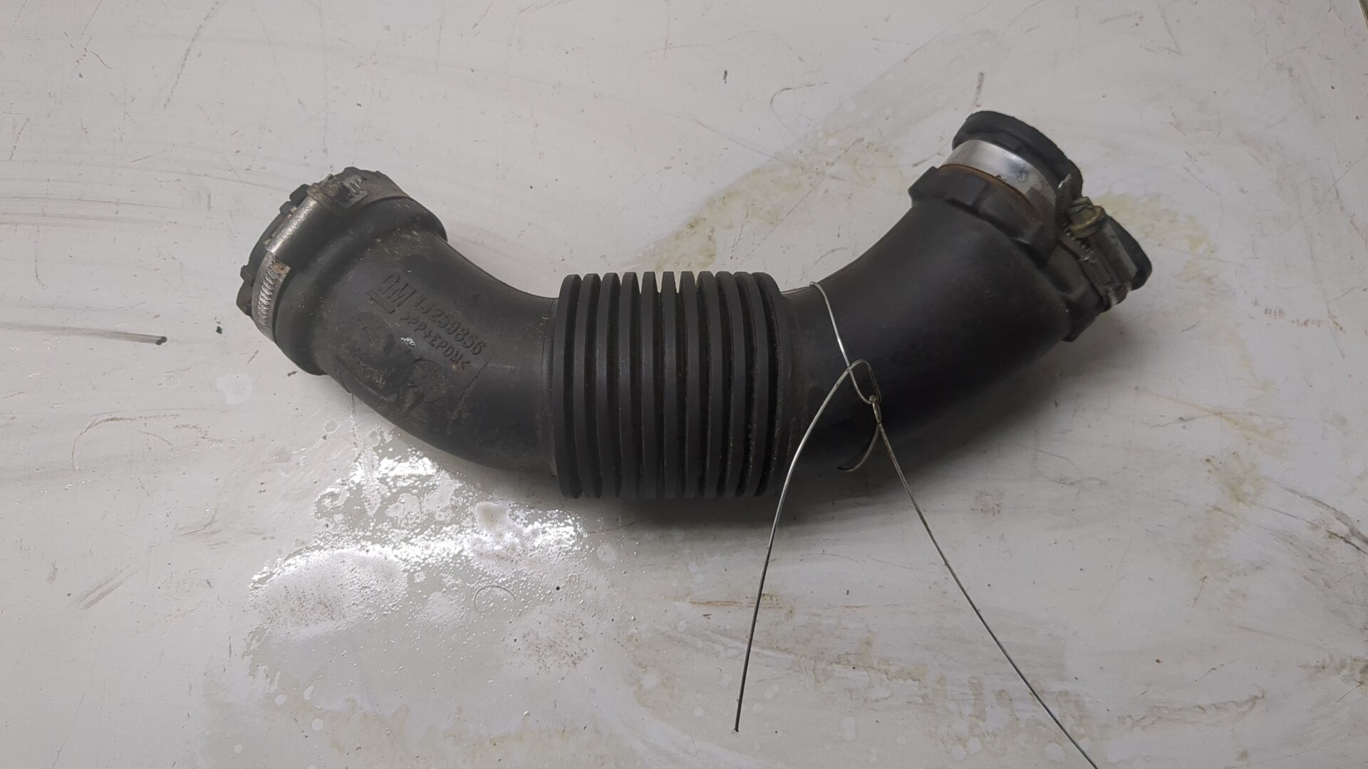 Патрубок воздушного фильтра