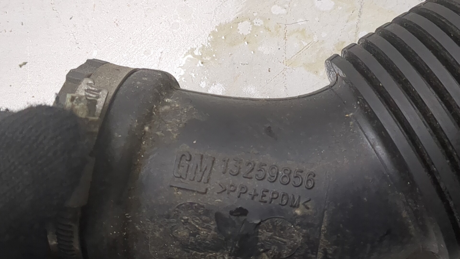 Патрубок воздушного фильтра