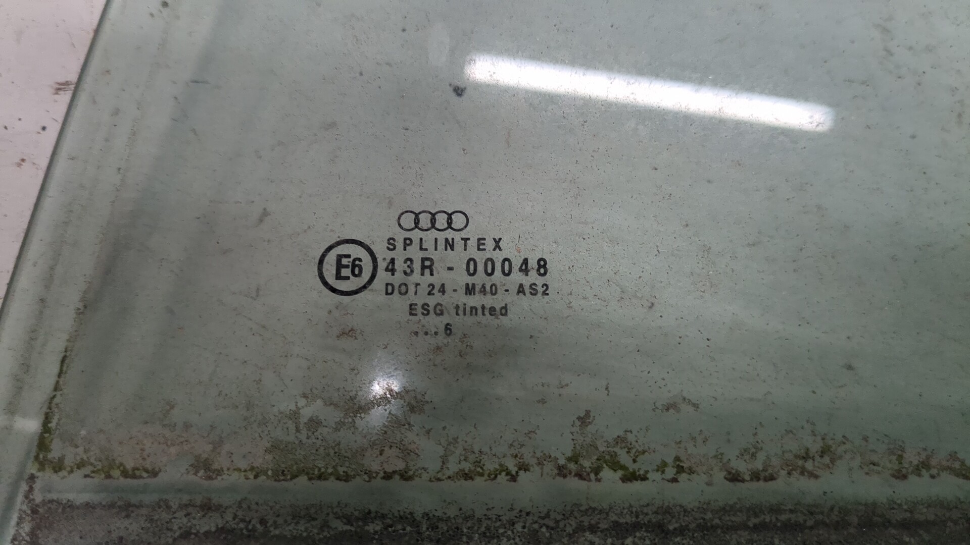 Стекло двери задней левой