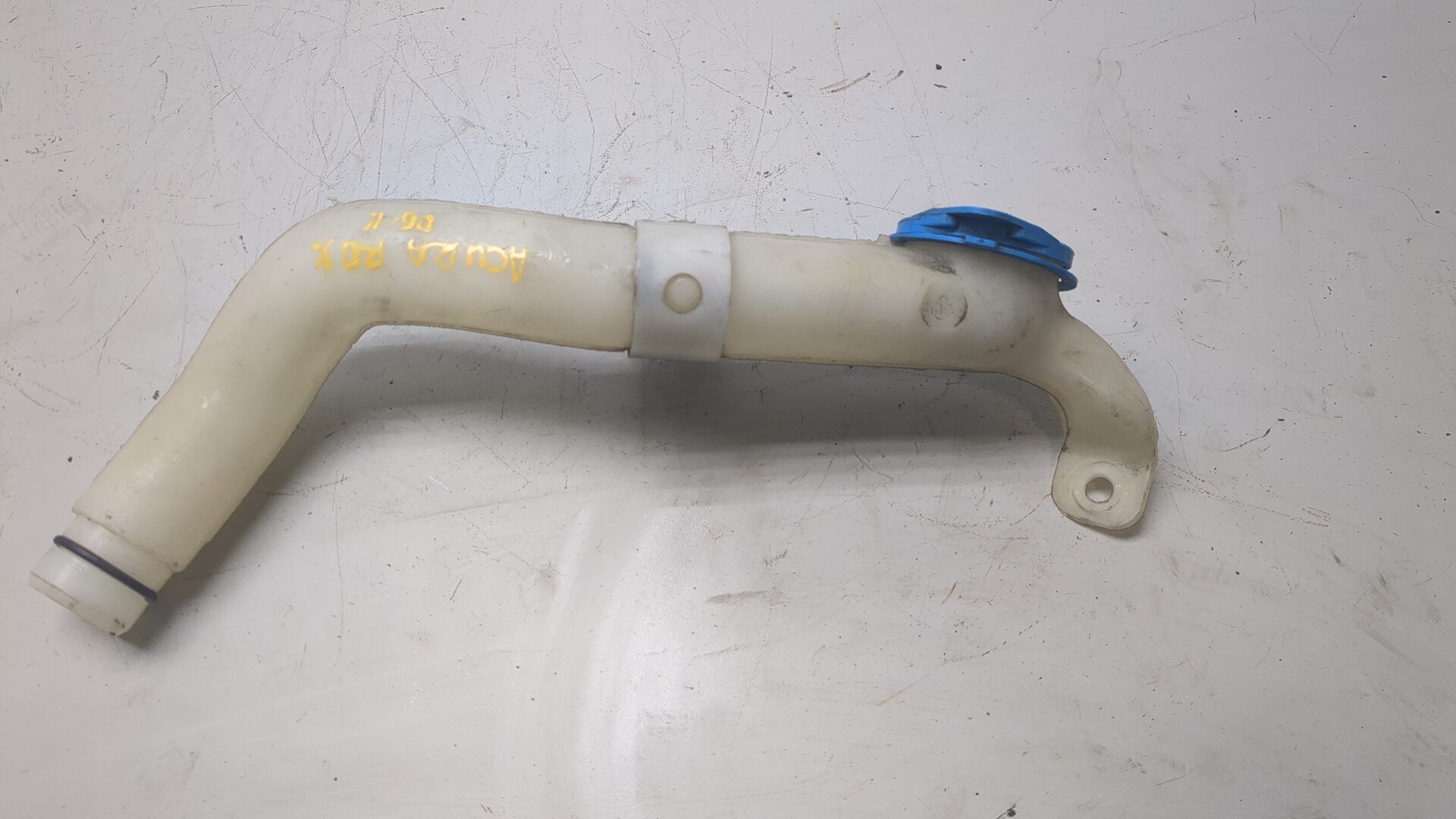 Горловина бачка омывателя