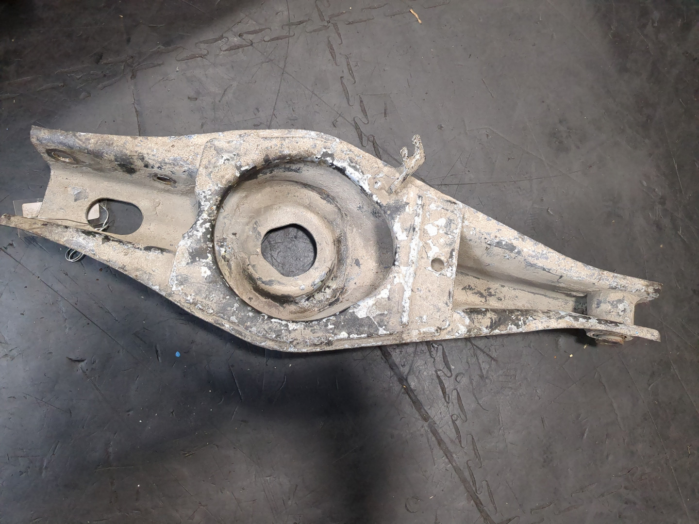 Рычаг задний правый