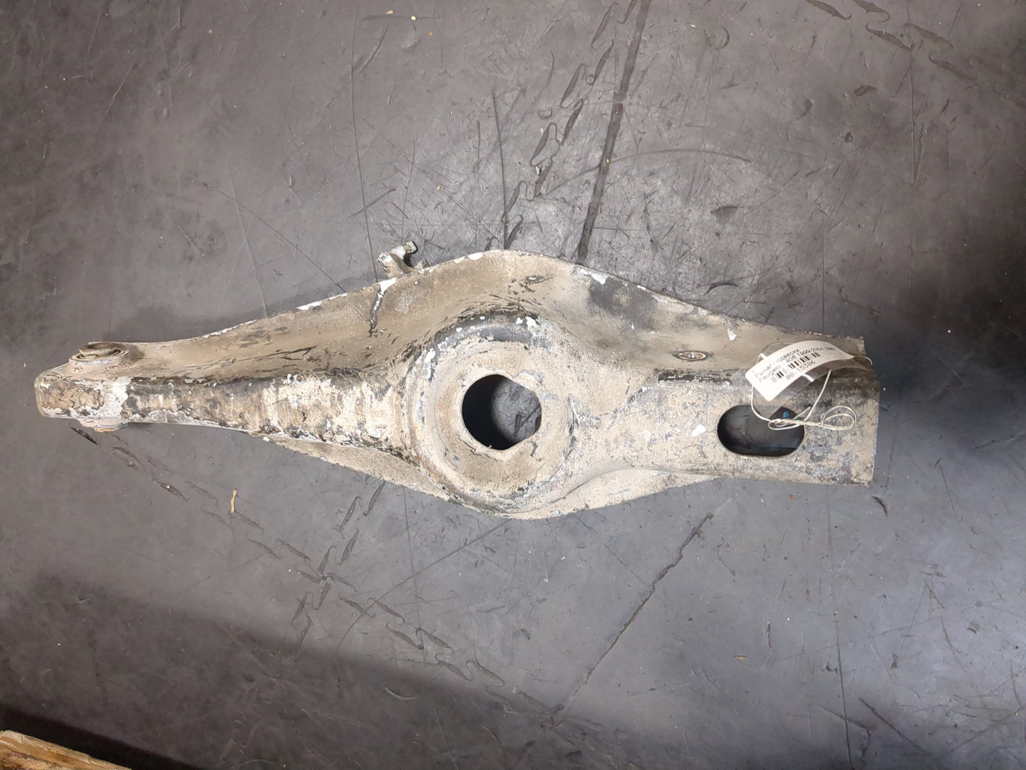 Рычаг задний правый