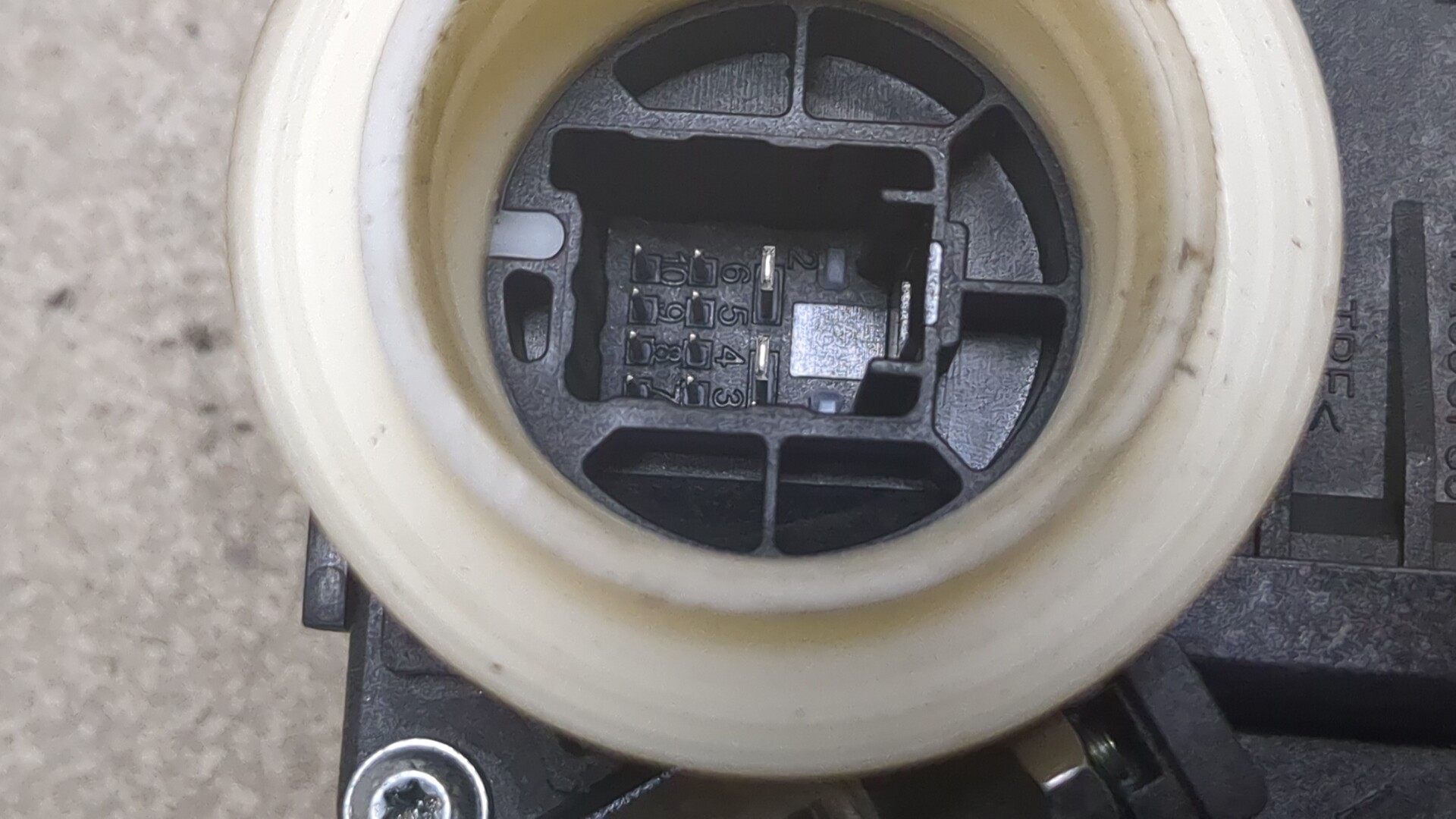 Стеклоподъемник электр. задний правый