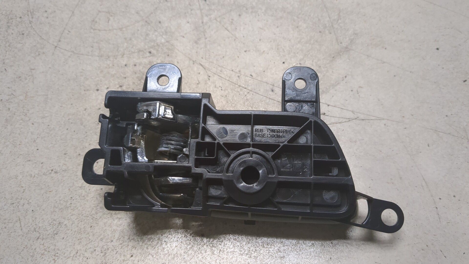 Ручка двери передней внутренняя левая