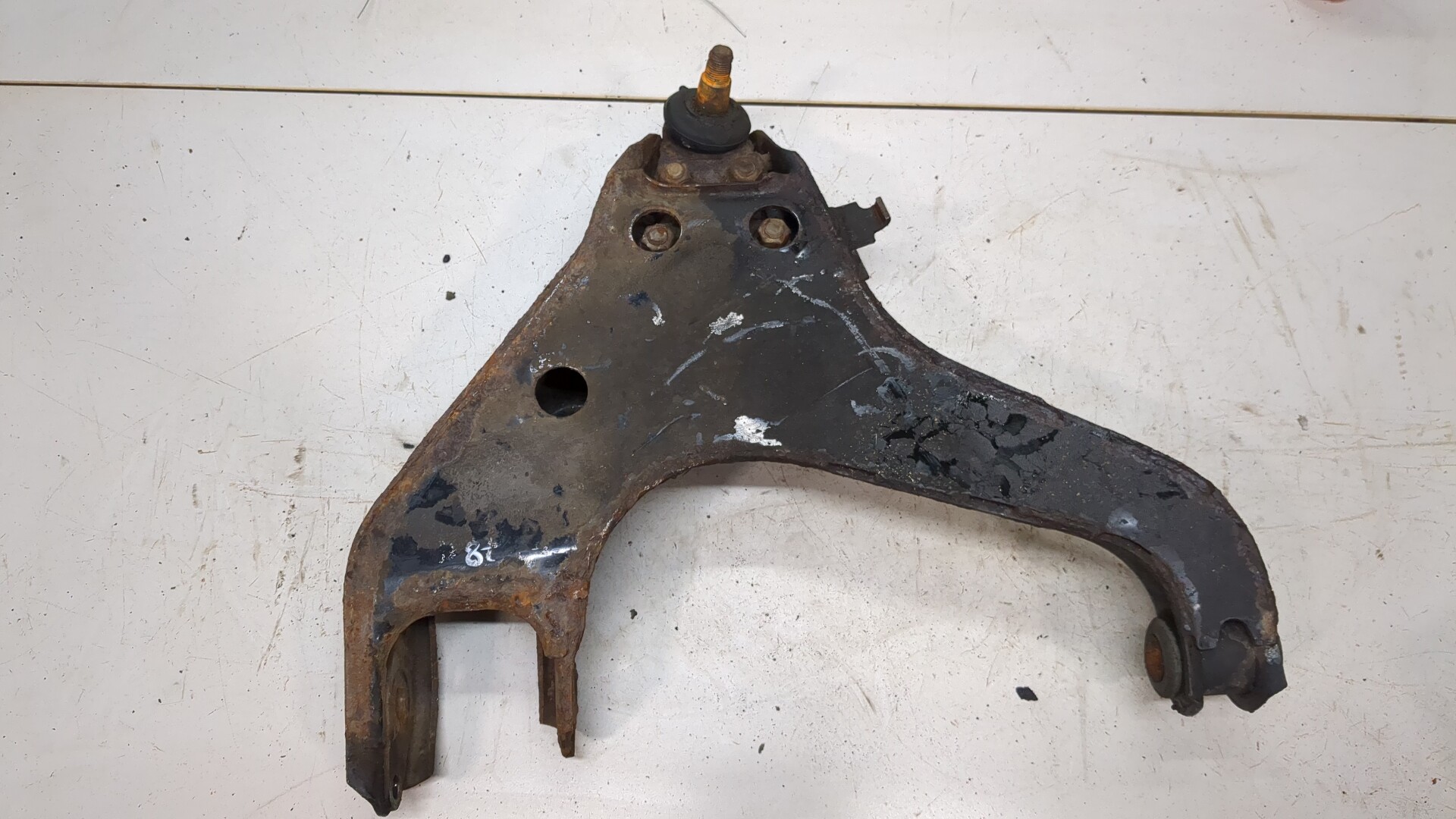 Рычаг передний правый