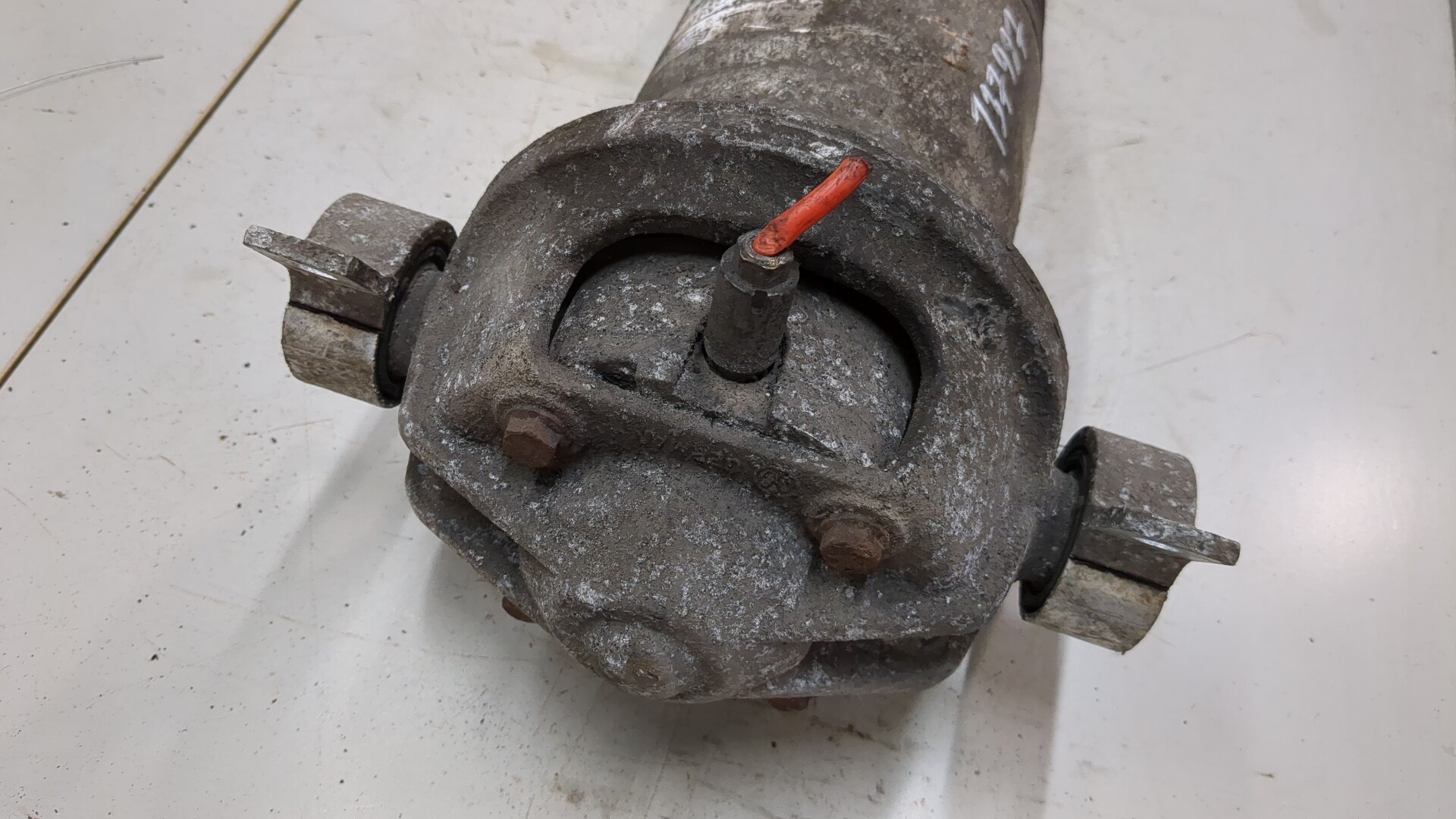 Амортизатор задний левый