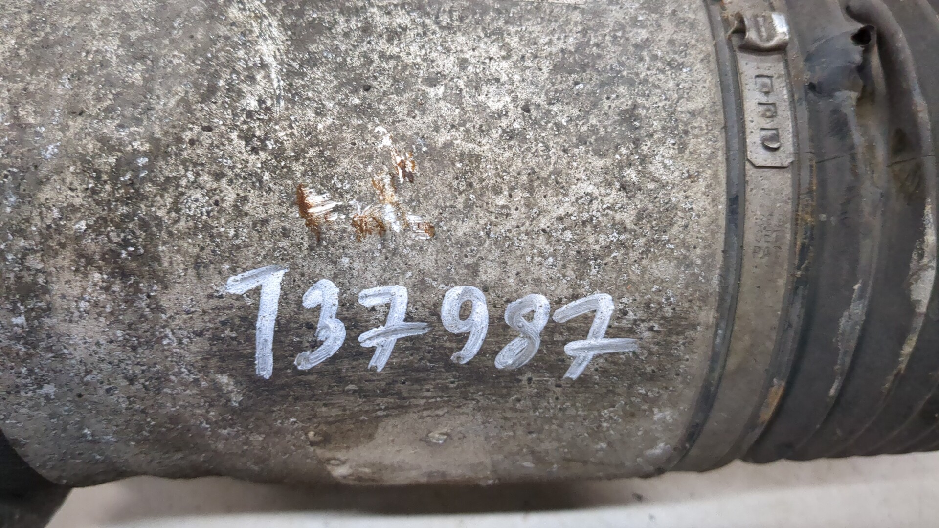 Амортизатор задний левый