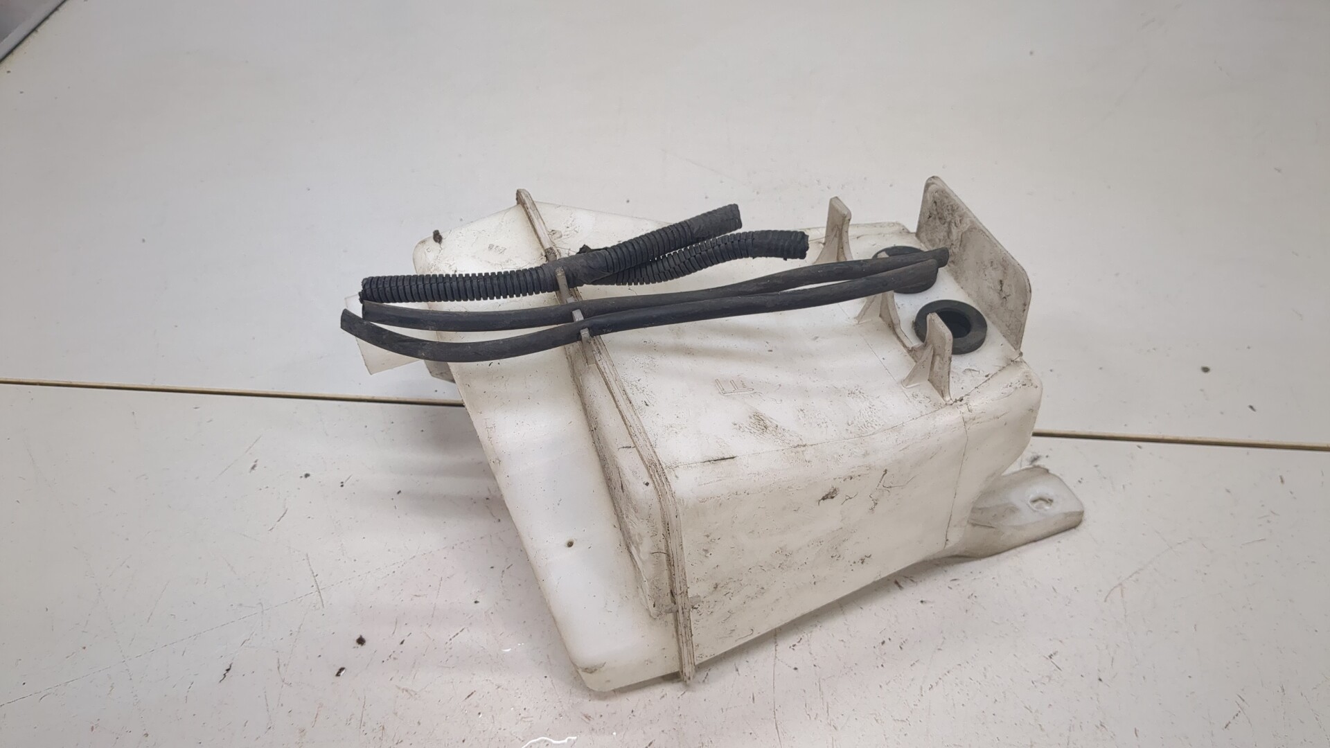 Бачок омывателя лобового стекла