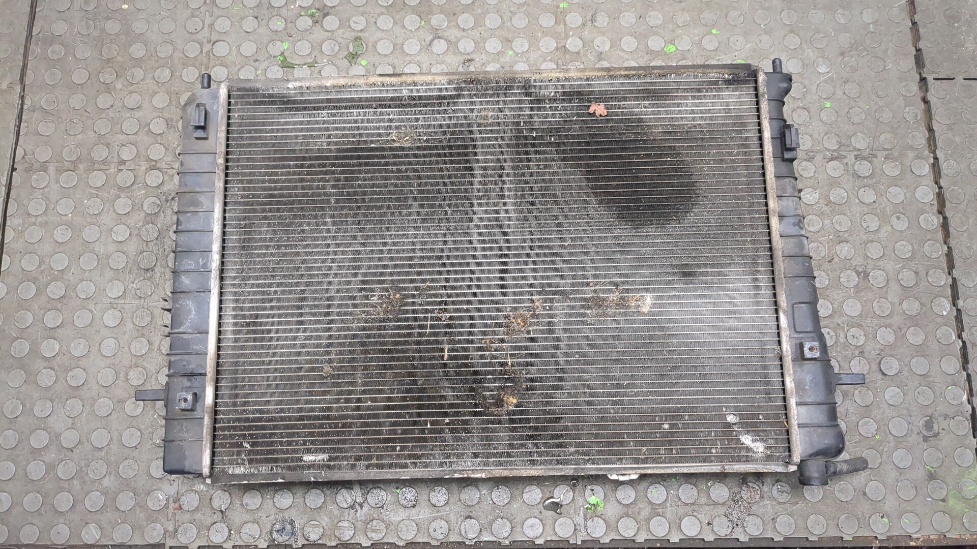 Радиатор охлаждения двигателя основной