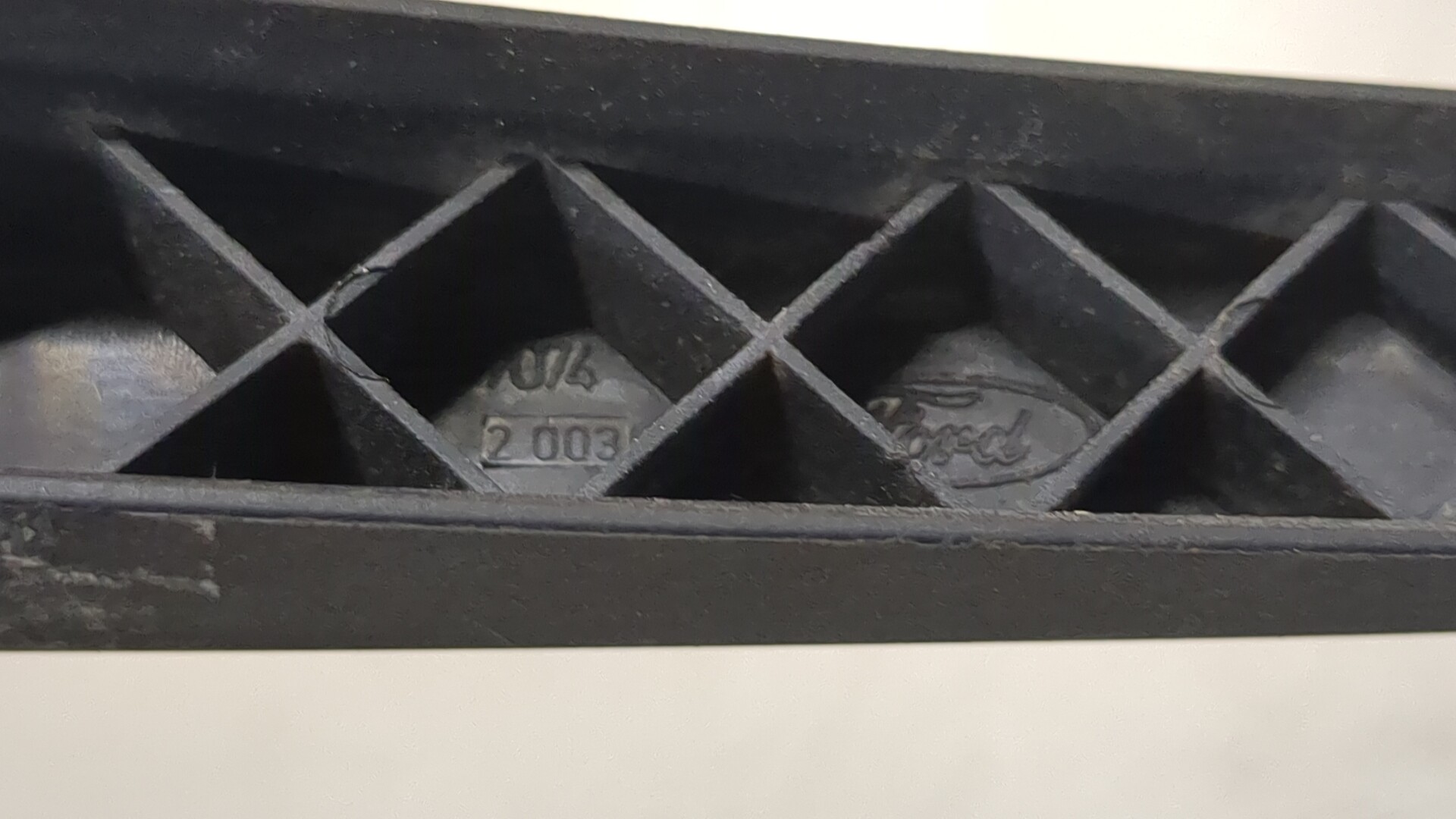 Поводок стеклоочистителя заднего