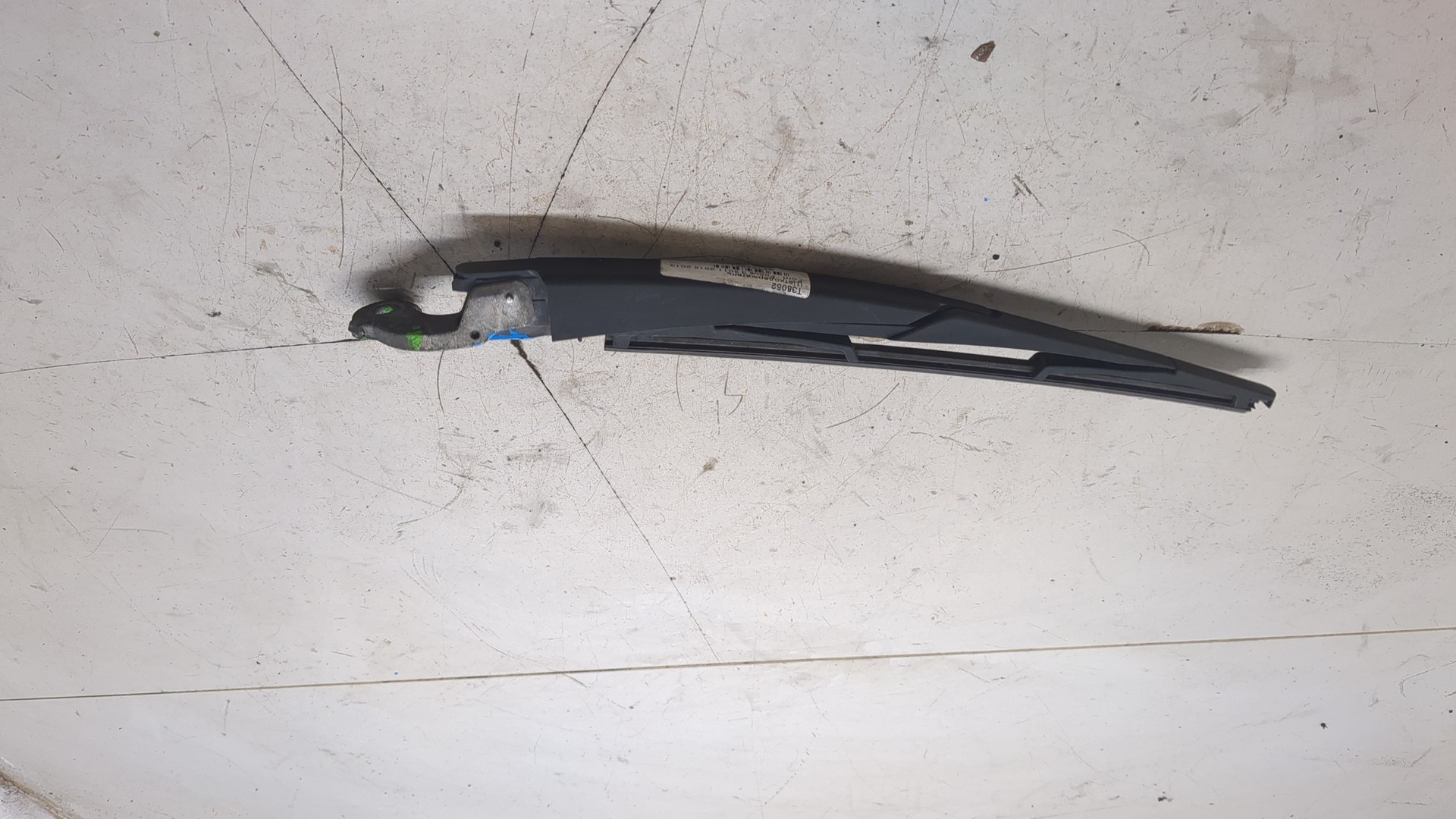 Поводок стеклоочистителя заднего