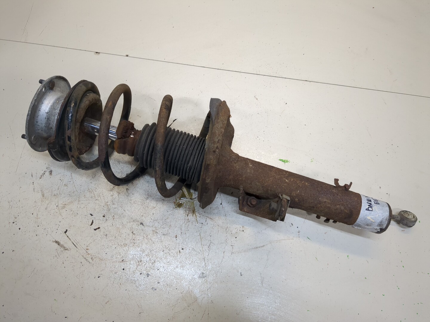 Амортизатор передний правый