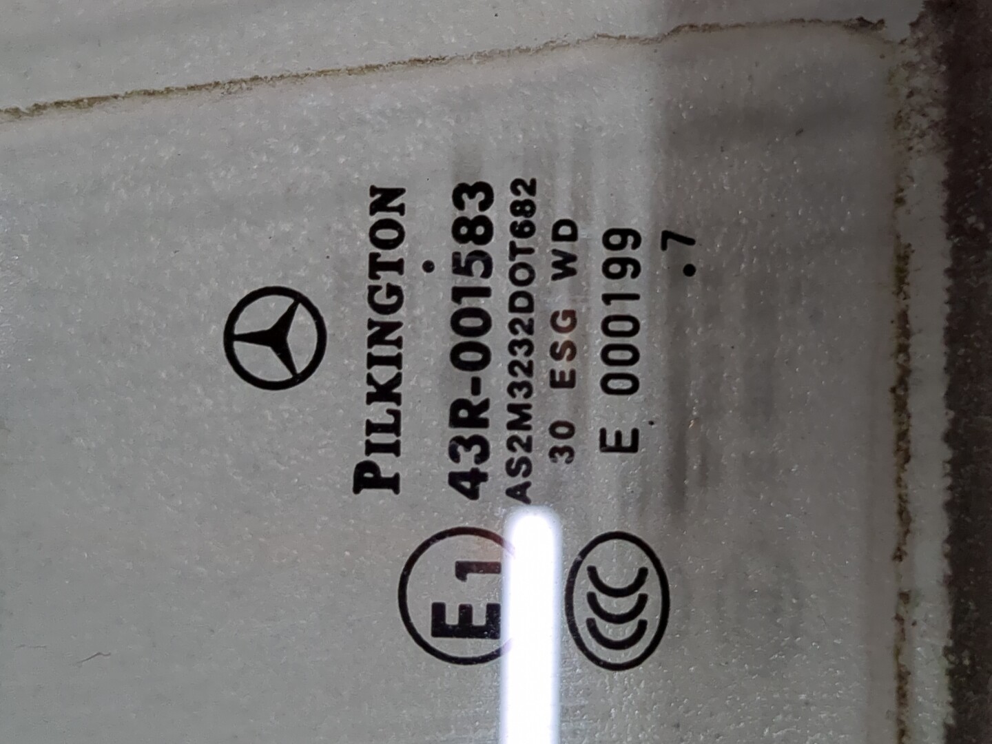 Стекло двери задней правой