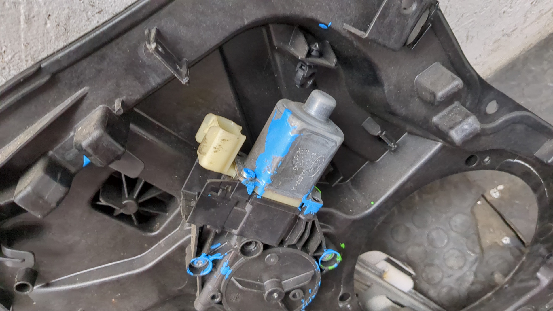 Стеклоподъемник электр. передний левый