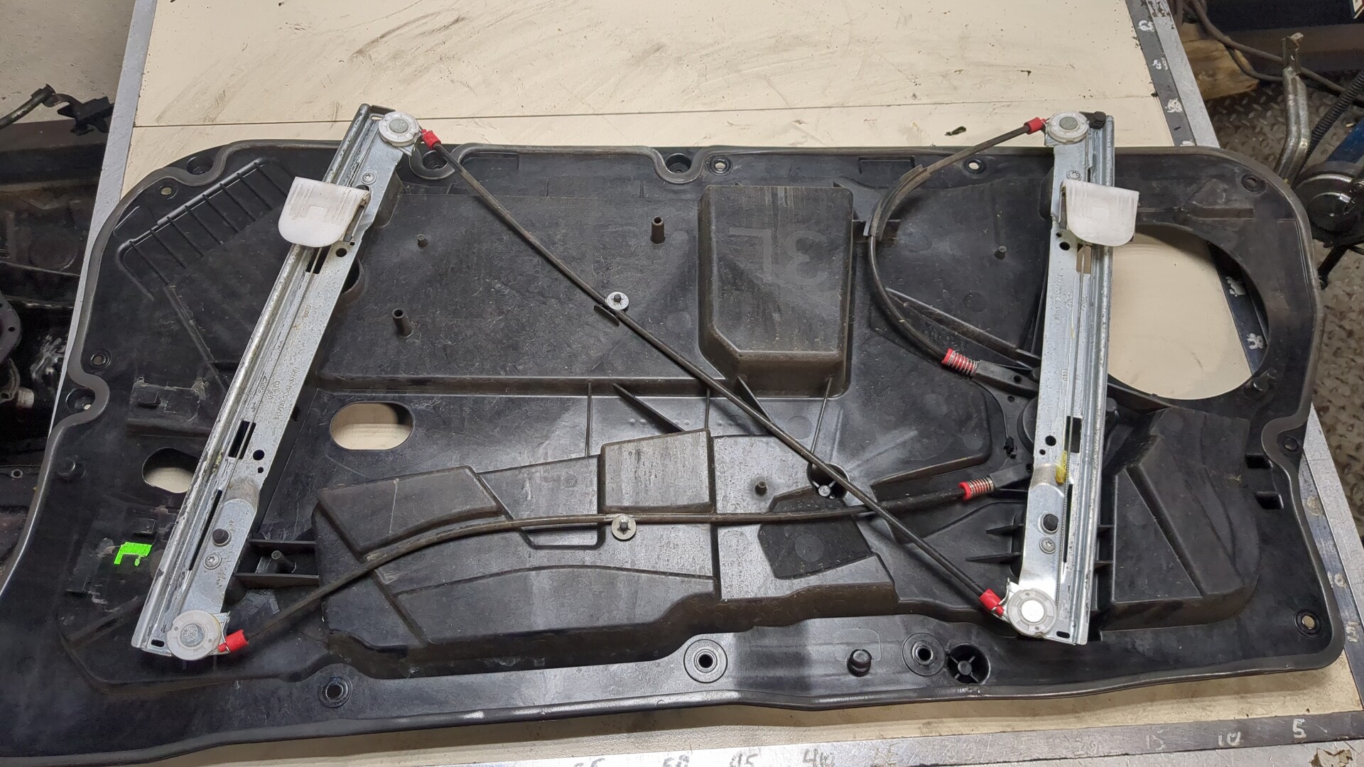 Стеклоподъемник электр. передний левый