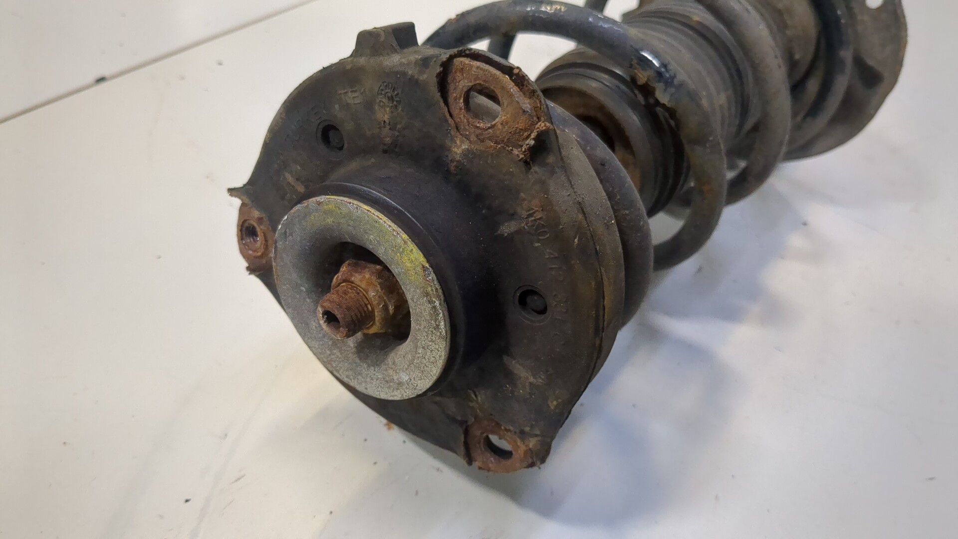 Амортизатор передний