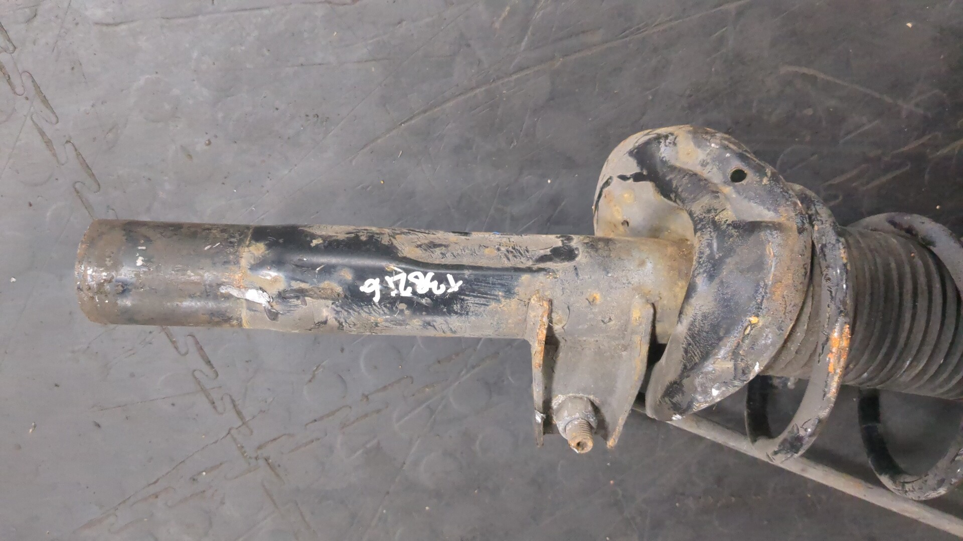 Амортизатор передний