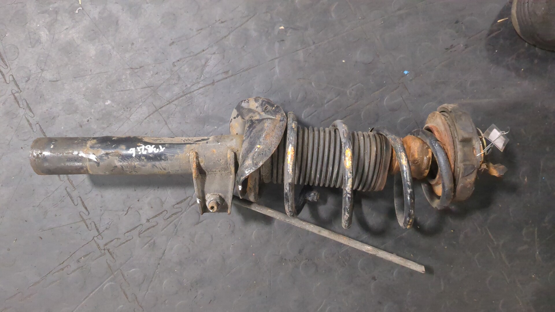 Амортизатор передний