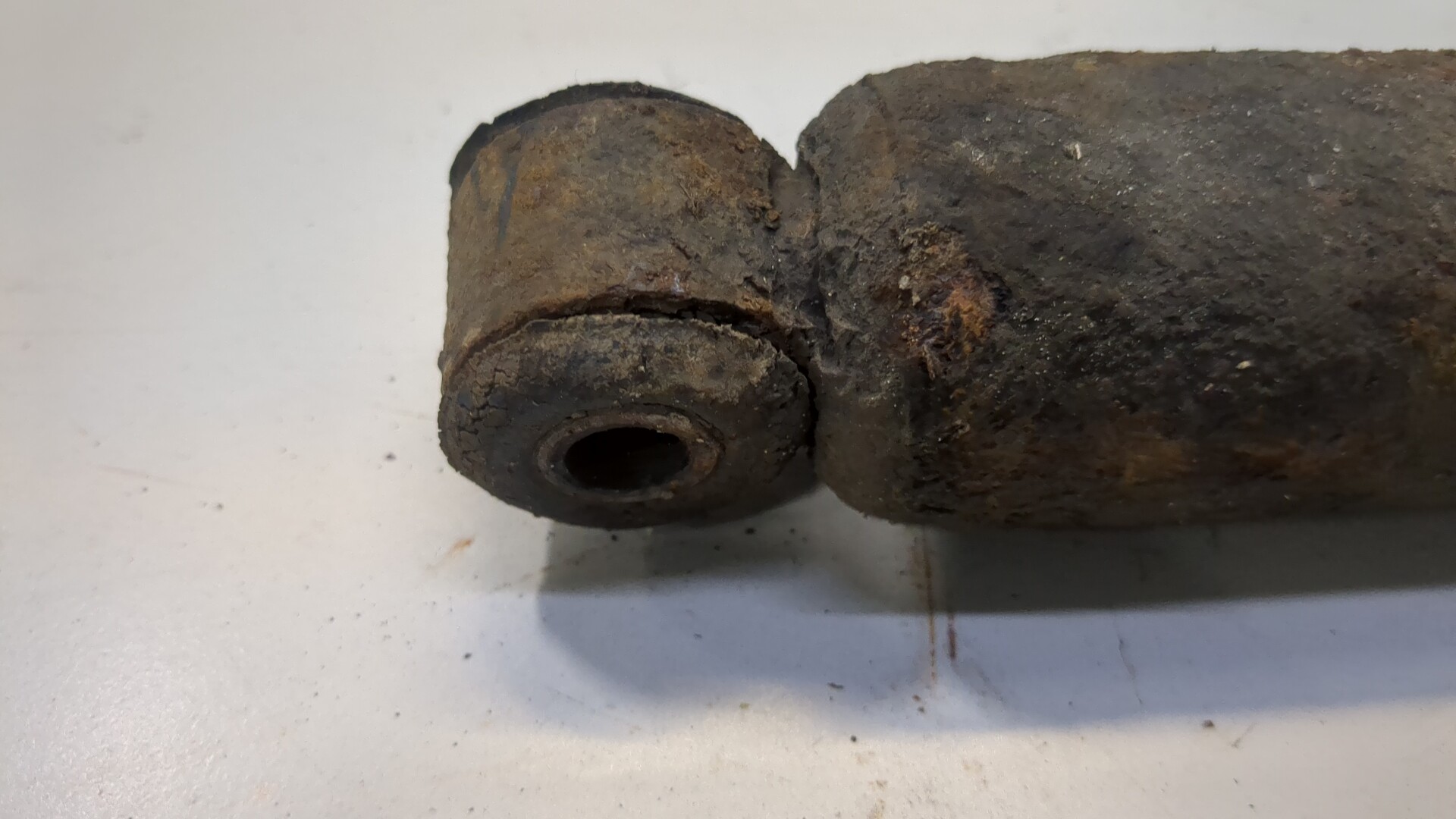 Амортизатор задний (стойка)