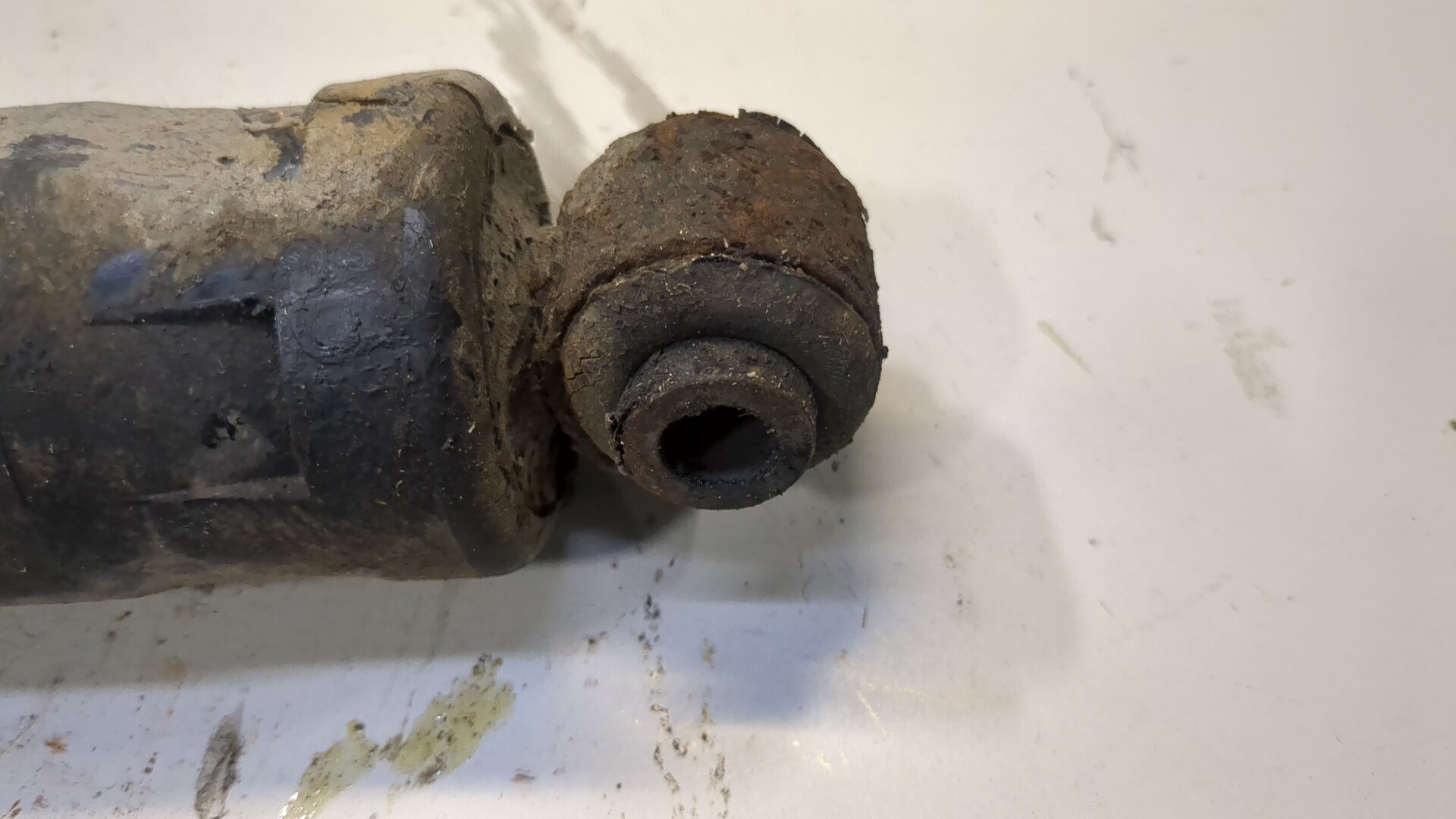 Амортизатор задний (стойка)