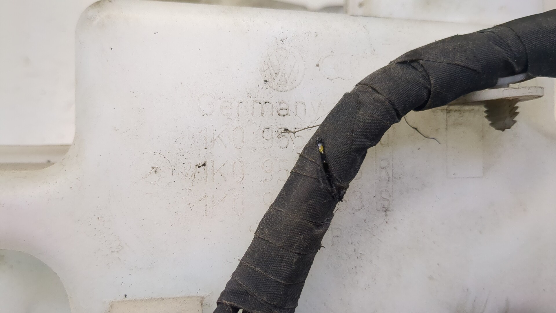 Бачок омывателя лобового стекла