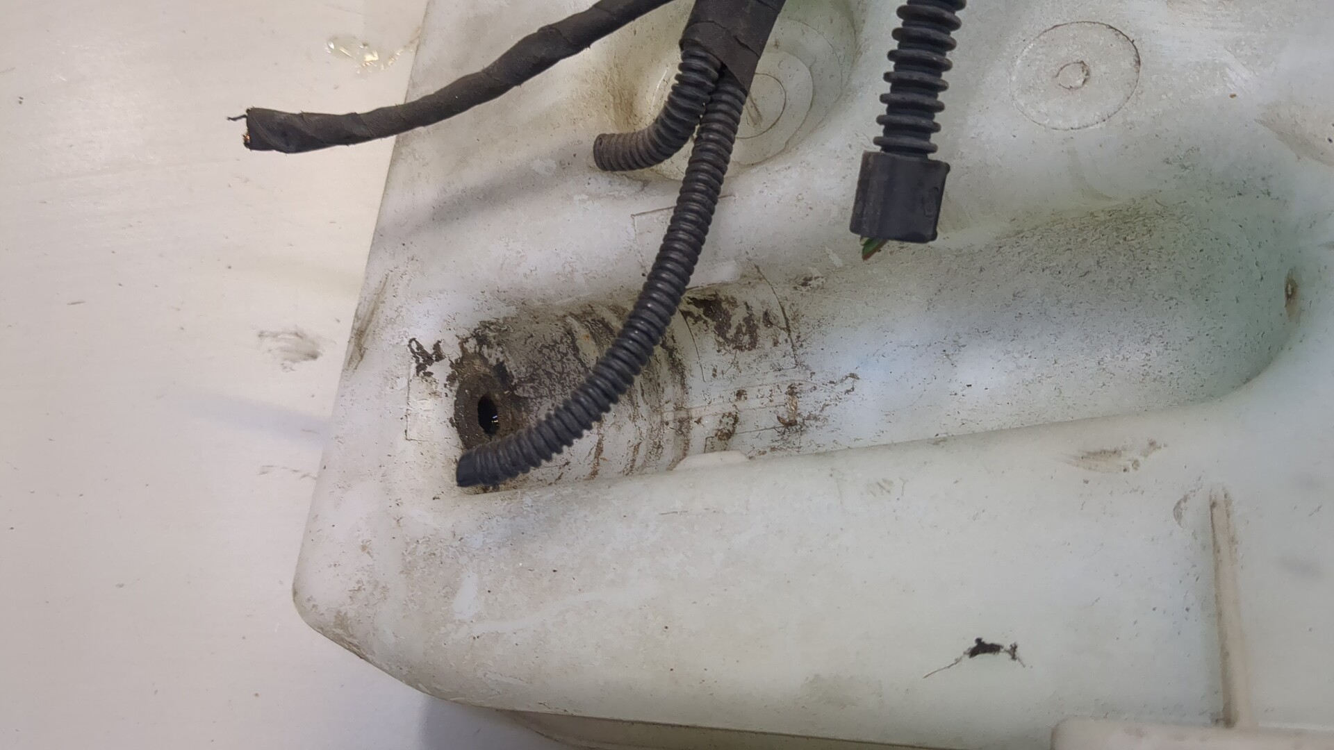 Бачок омывателя лобового стекла