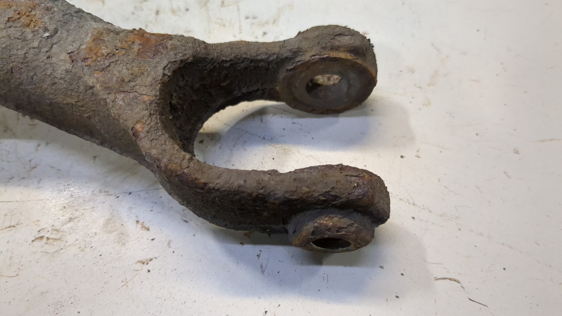 Рычаг задний левый