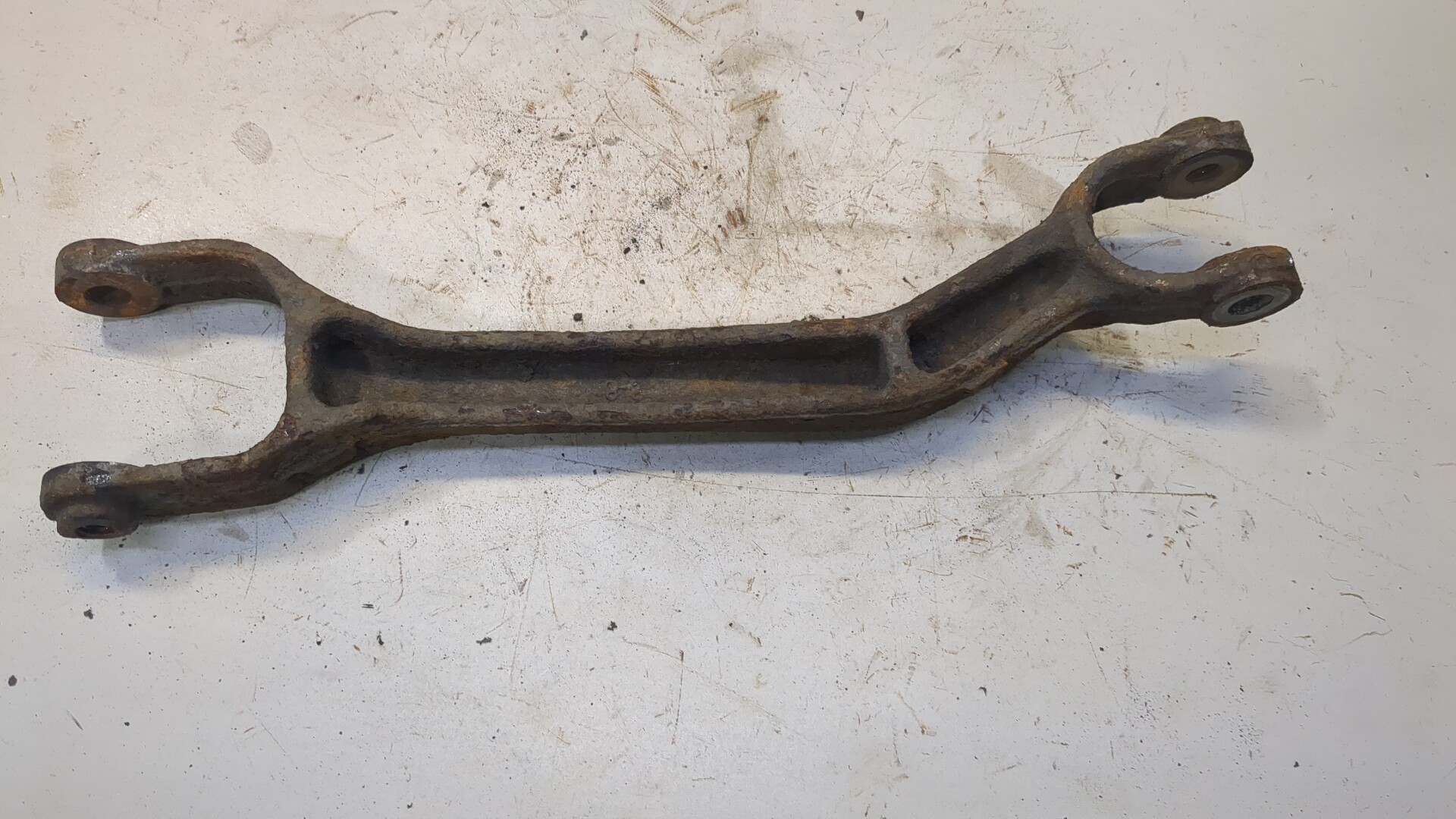 Рычаг задний левый