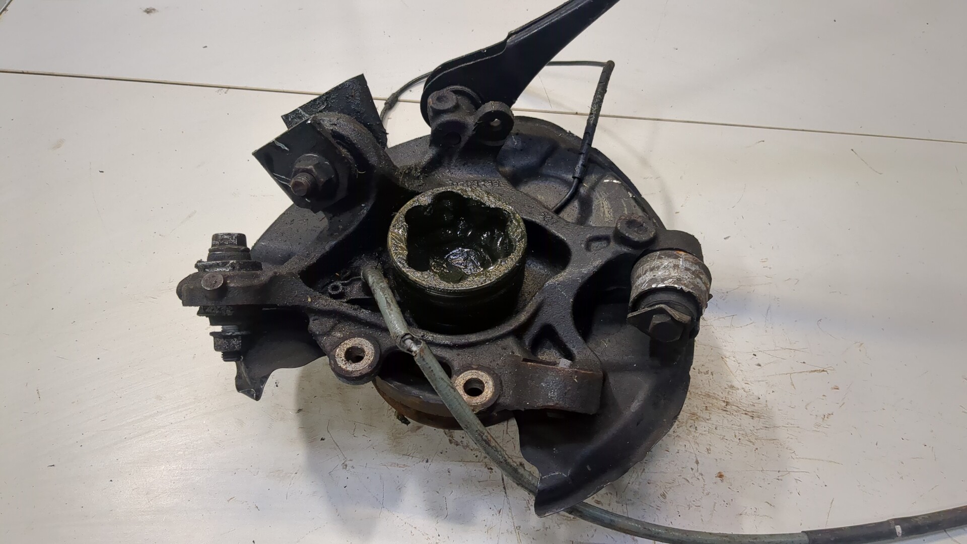 Кулак поворотный задний левый