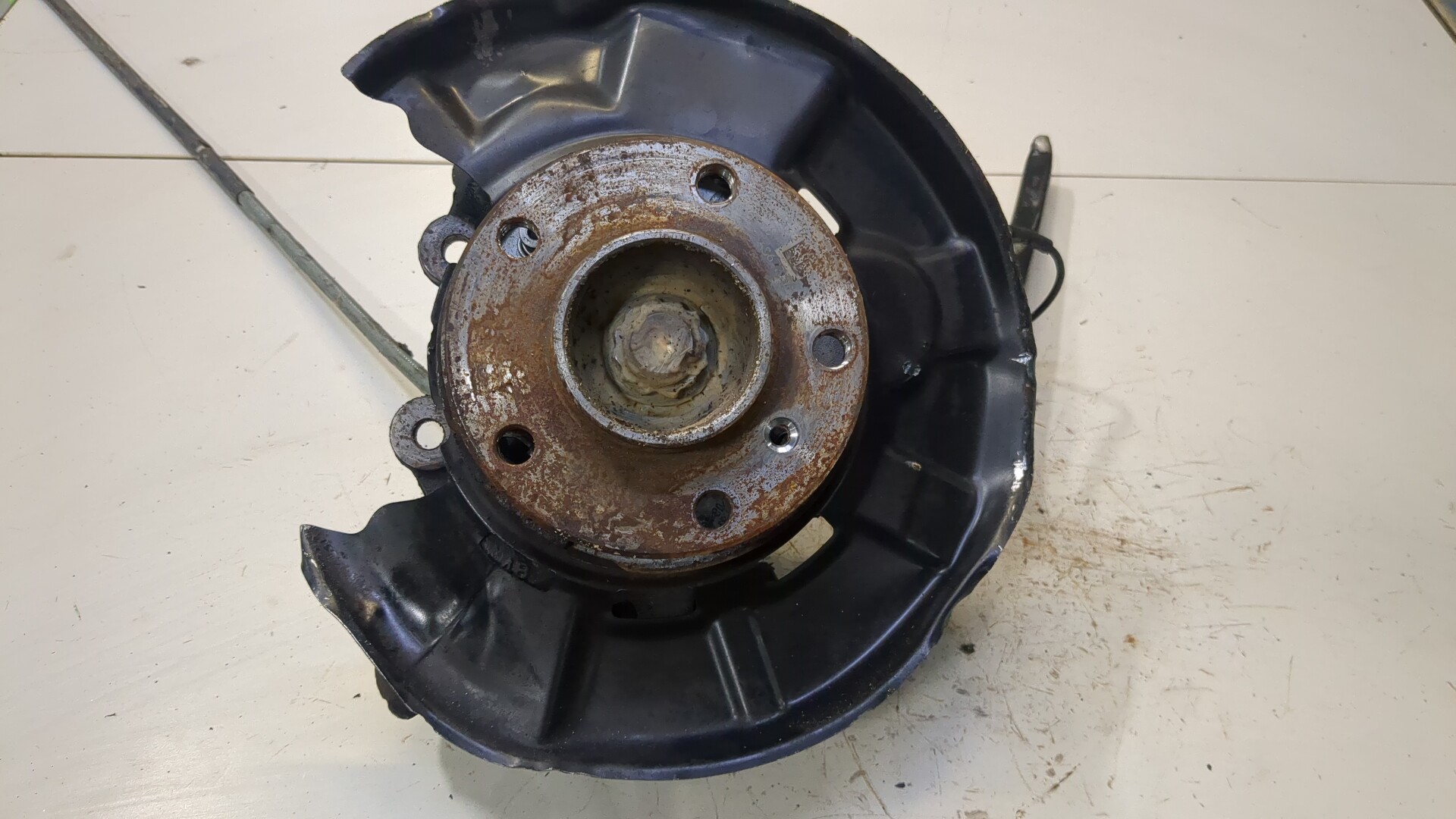 Кулак поворотный задний левый