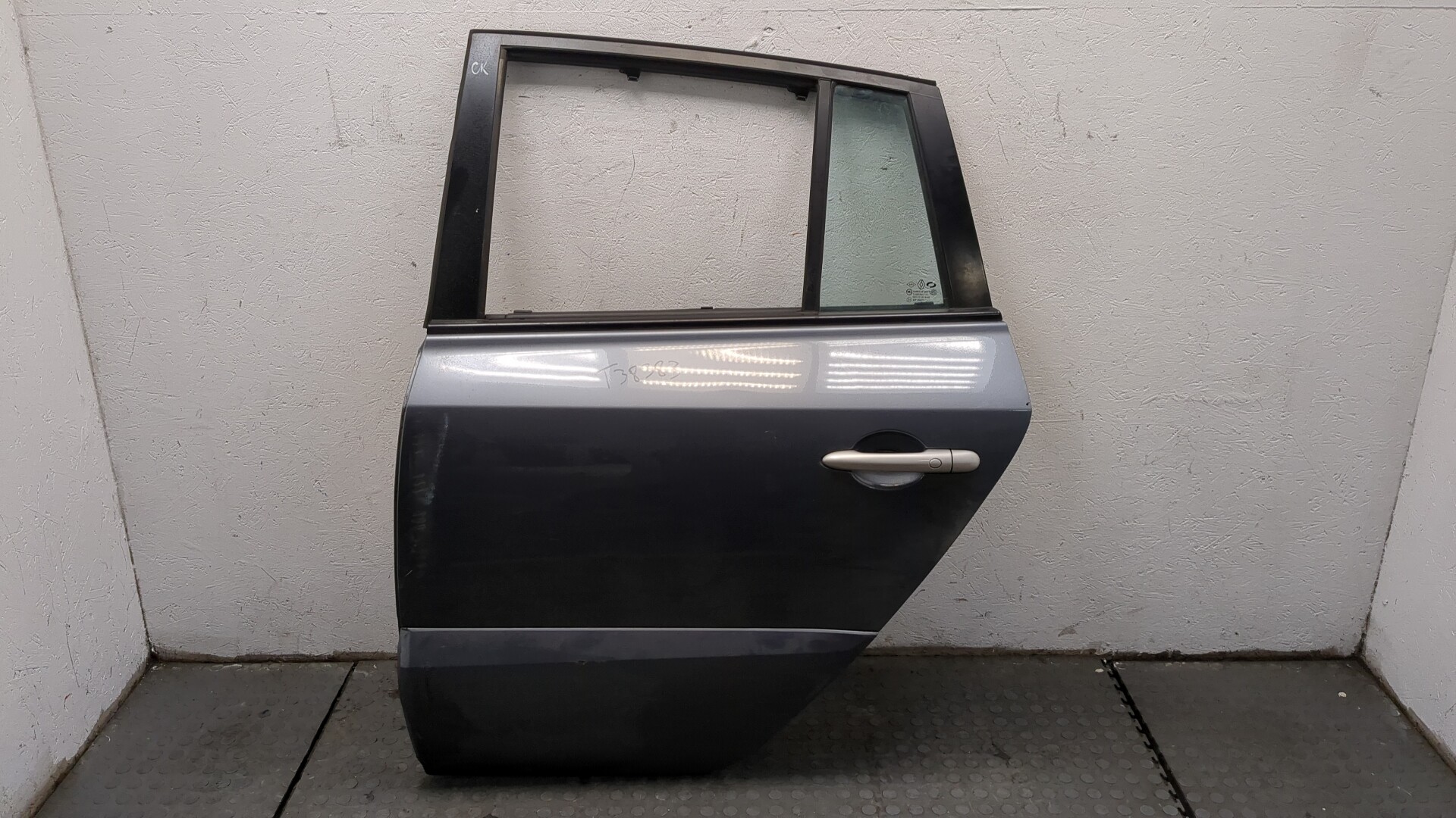 Дверь задняя левая