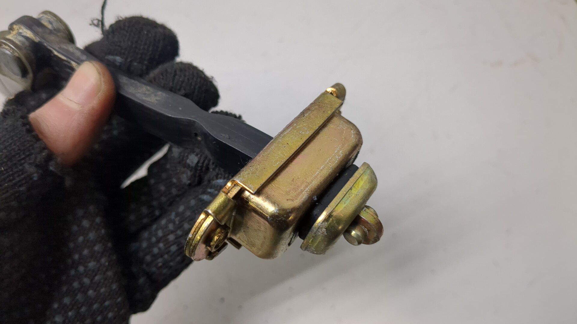 Ограничитель двери