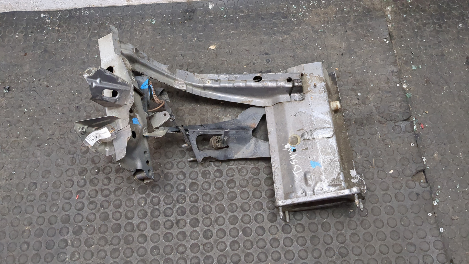 Лонжерон передний правый