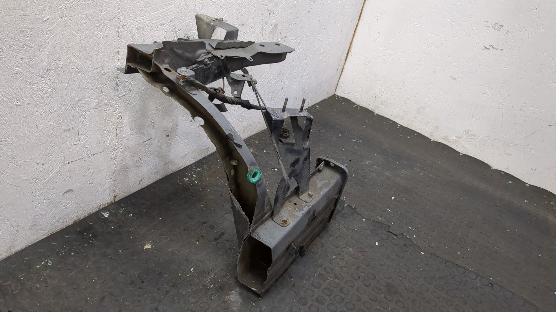 Лонжерон передний правый