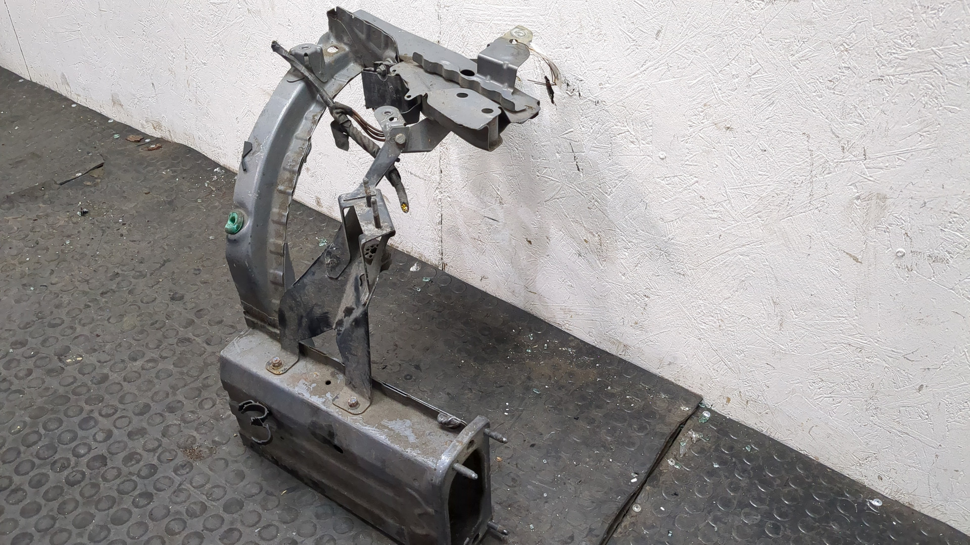 Лонжерон передний правый