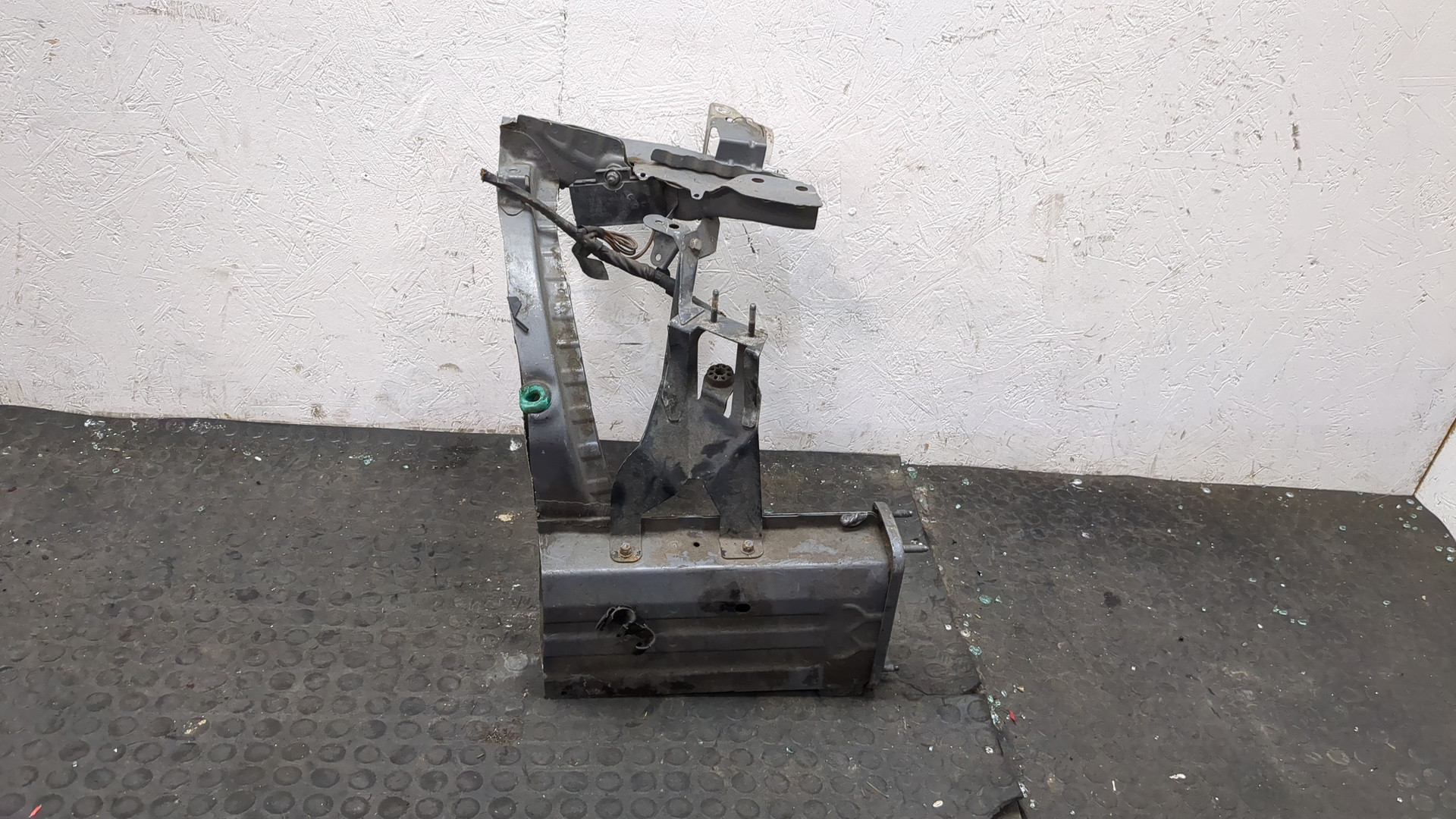 Лонжерон передний правый