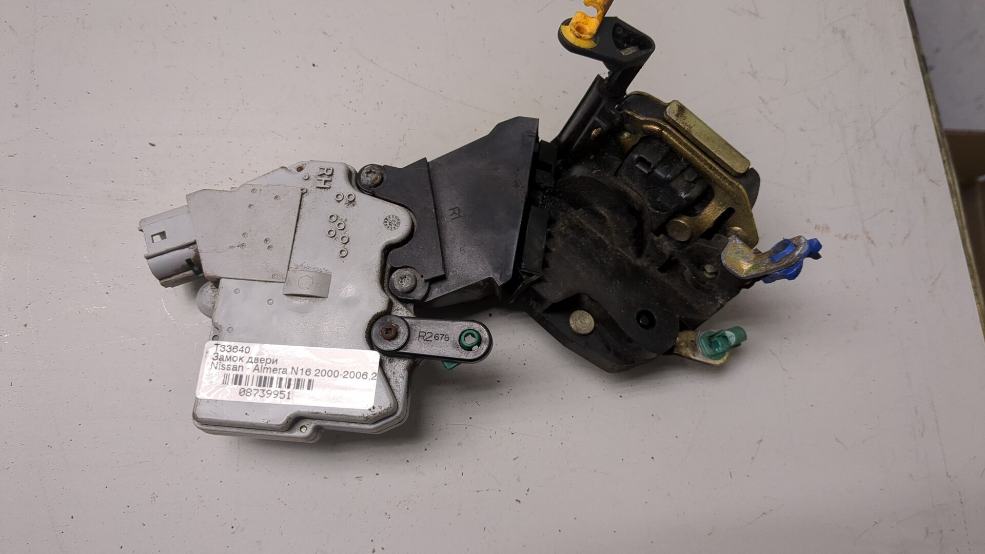 Замок двери передней правой