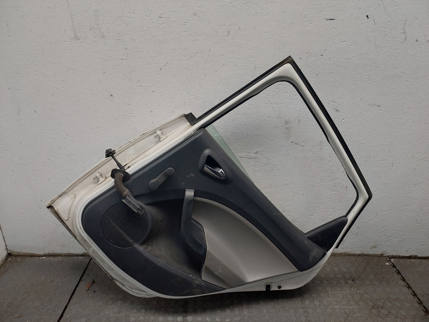 Дверь задняя правая