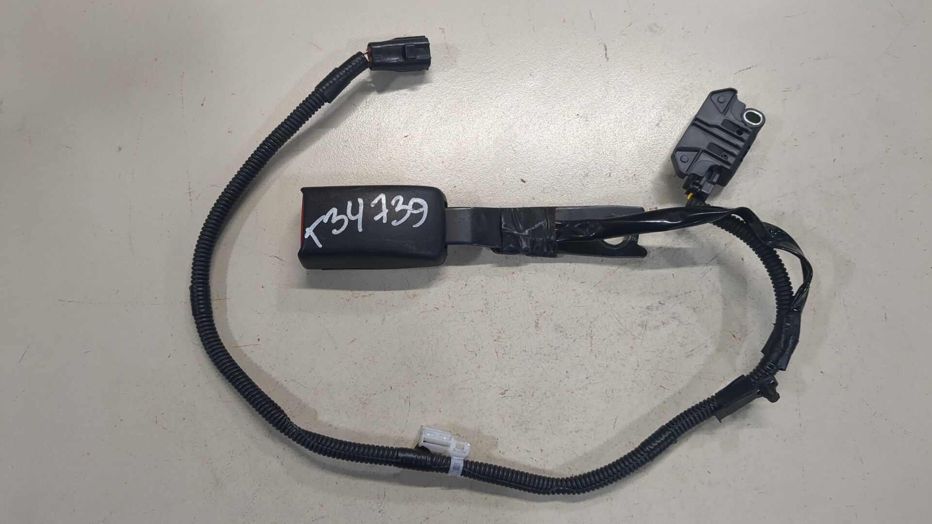 Ответная часть ремня безопасности